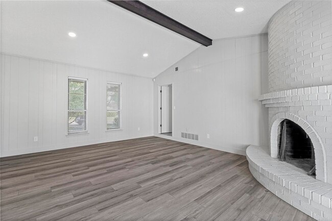 Building Photo - 2404 Kentfield Ln