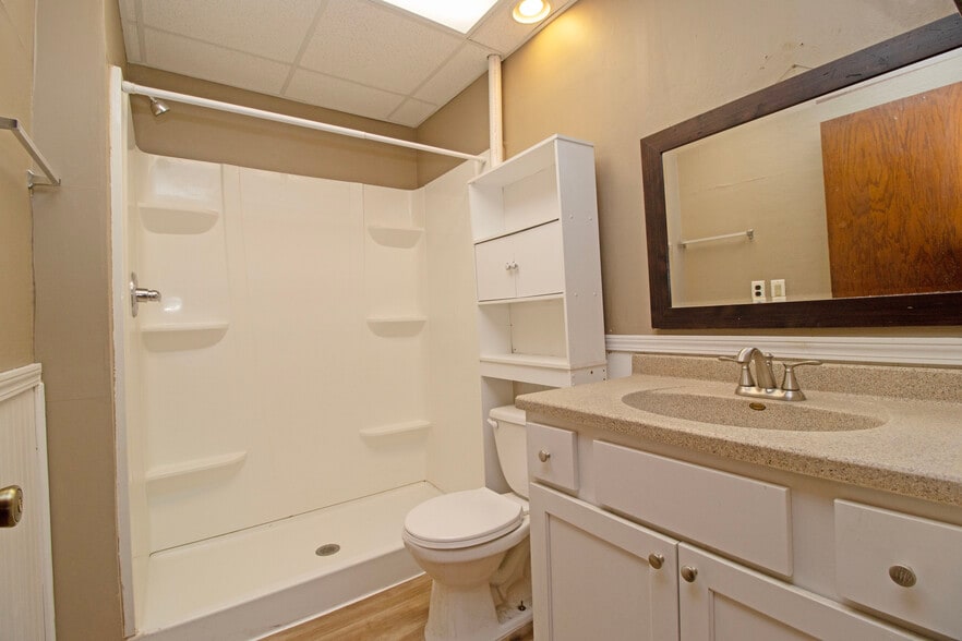 Building Photo - 818 7th Ave N