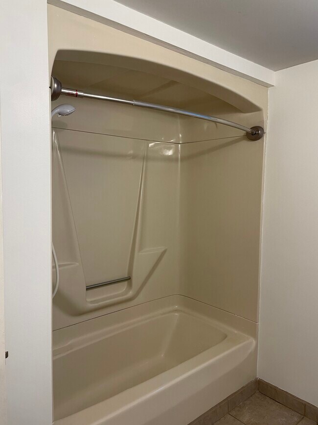 Main Bathroom - 6962 Adaside Dr SE