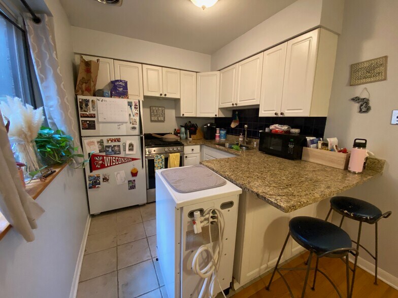 Building Photo - 515 W Wrightwood Ave