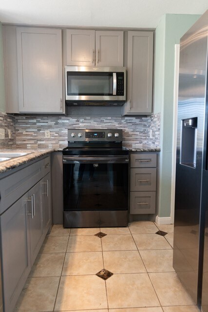 Building Photo - 623 Hollandbridge Ln