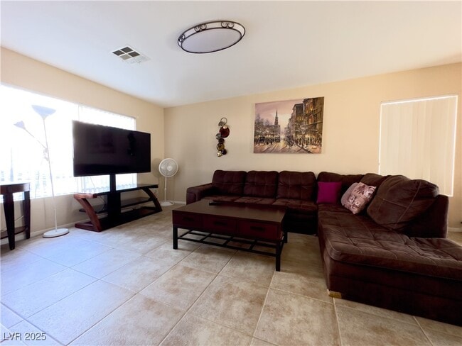 Building Photo - 7425 Mission Palm St