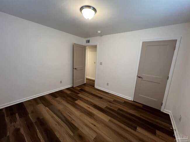 Building Photo - 6791 Vivian Dr