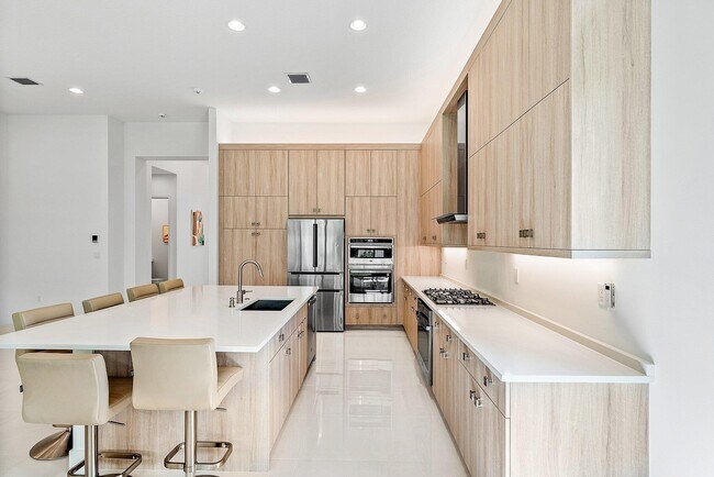 Building Photo - 8330 Essex Country Clb Dr