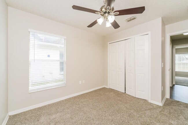 Building Photo - 671 Eagle Pointe S