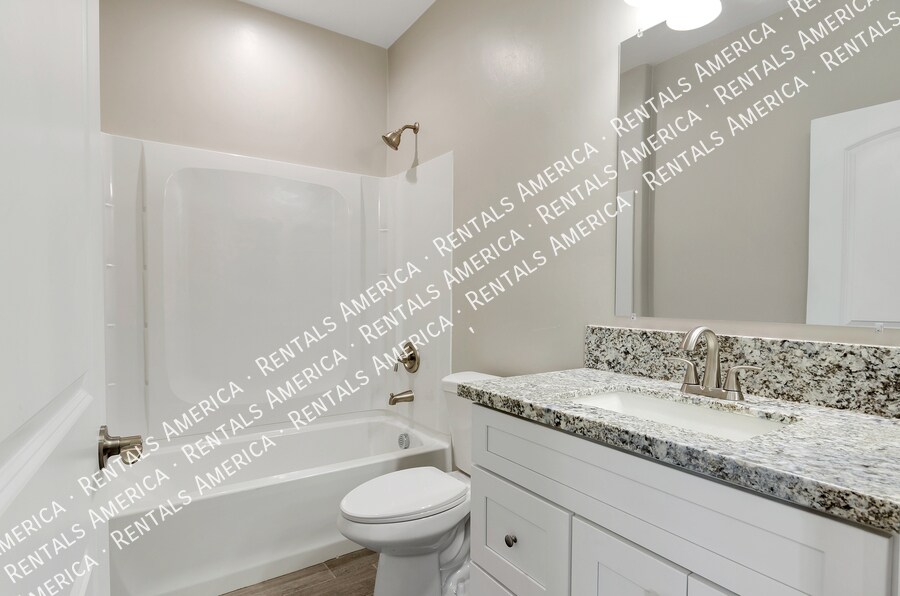 Building Photo - 820 E 35th St