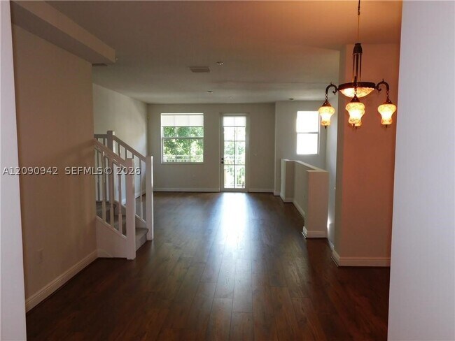Building Photo - 1338 SW 3rd Ct