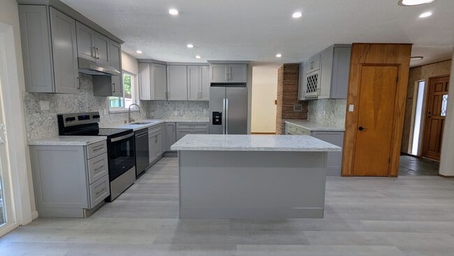 Building Photo - Remodeled Spacious 4Bed/3Bath House Home in El Cerrito!