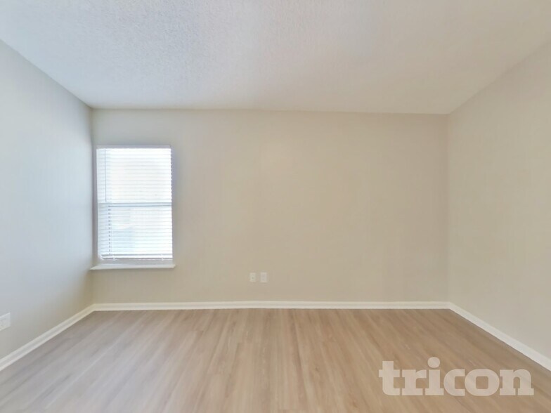 Building Photo - 1695 Northglen Cir