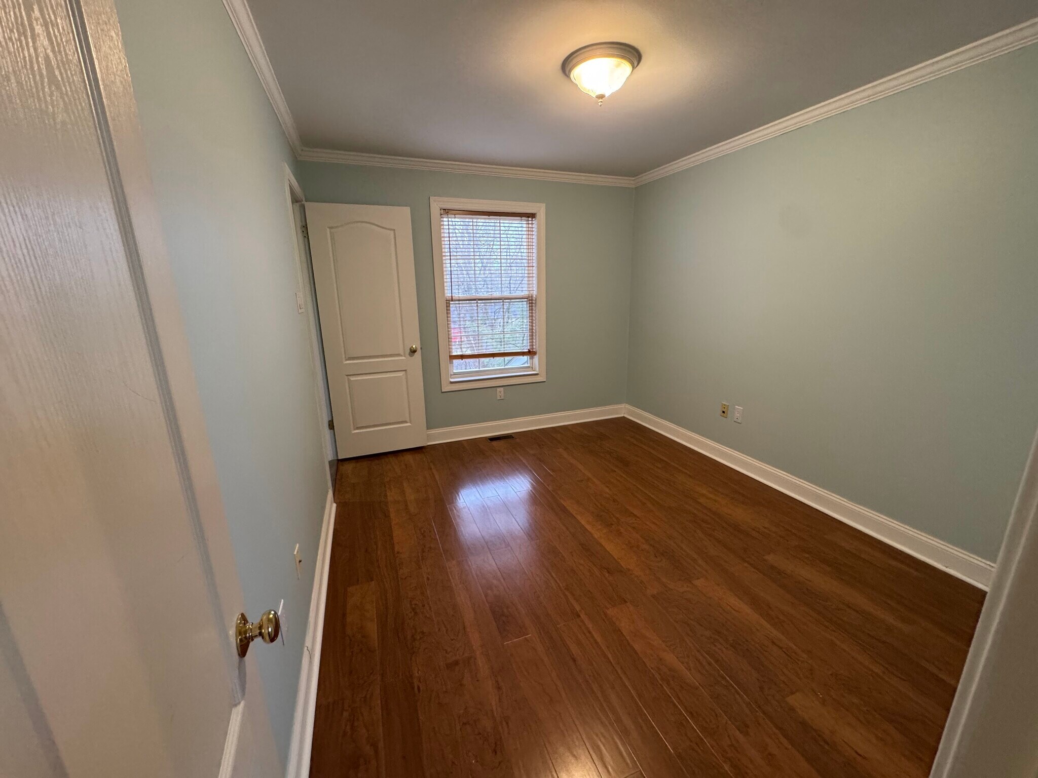 Building Photo - 700 Evergreen Ct