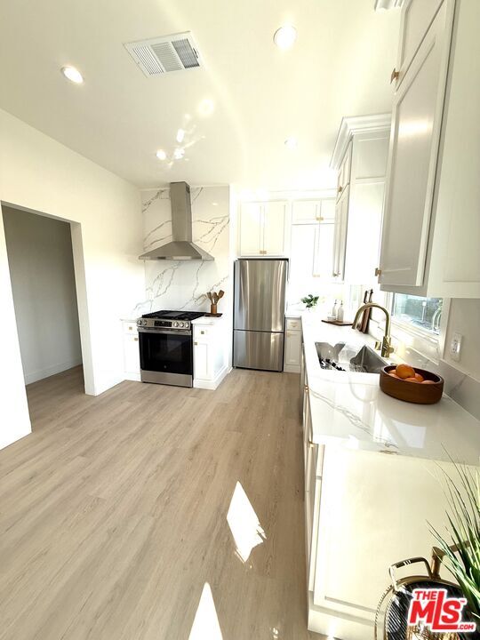 Building Photo - 900 N Alfred St