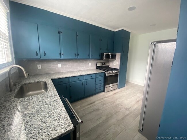 Building Photo - 279 Wakelee Ave