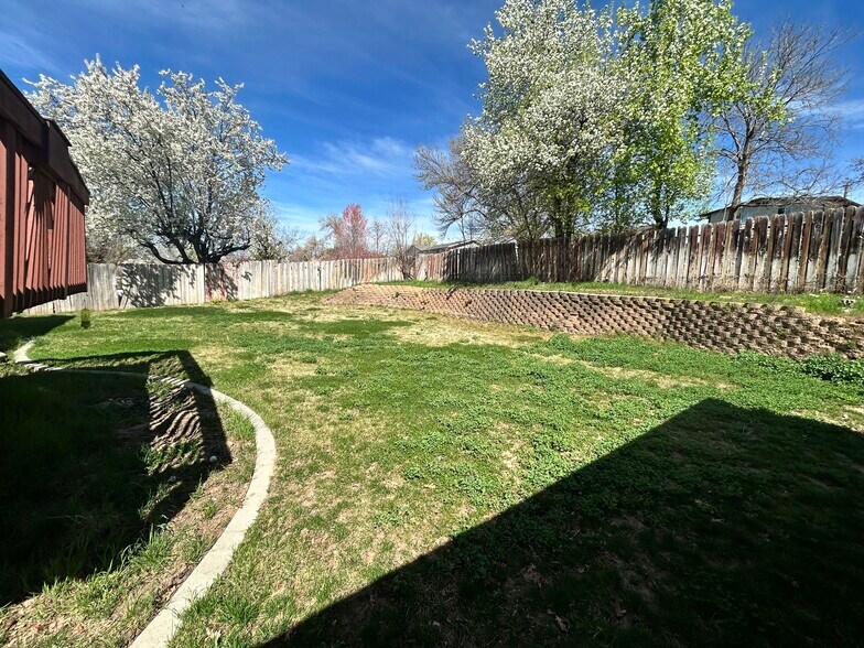 Backyard - 1001 E 300 S