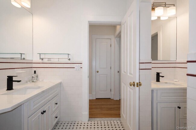 Building Photo - 16 Clinton Ave