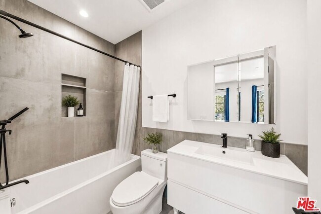 Building Photo - 9206 Monte Mar Dr