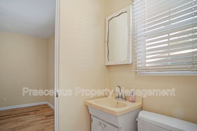 Building Photo - 5183 Marlborough Dr