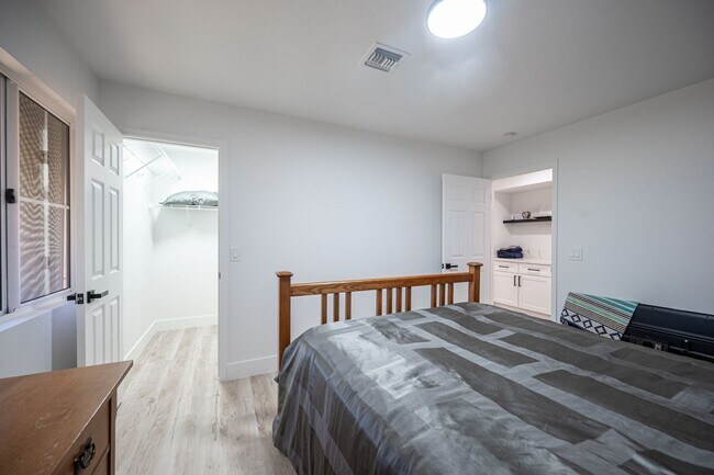 Building Photo - Sun CIty Summerlin 55+, Highly Upgraded, S...