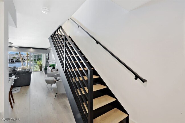 Building Photo - 800 River Point Dr