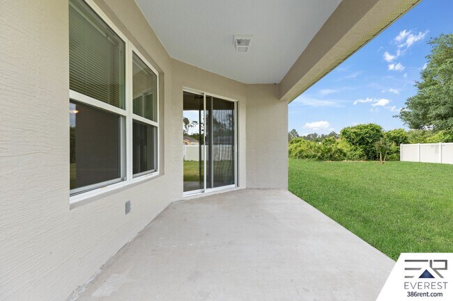 Building Photo - FULLY FENCED 3/2/2 IN DESIRABLE QUAIL HOLLOW