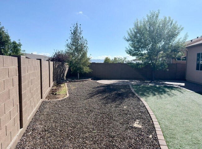 Building Photo - 6096 Laguna Ln
