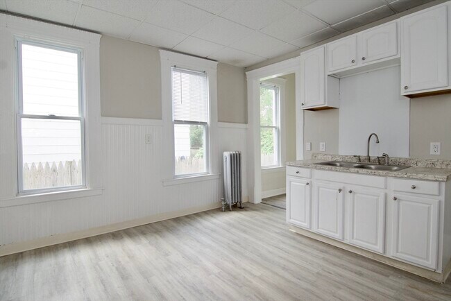 Building Photo - 58 Howes St