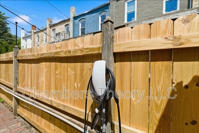 Building Photo - 1535 Constitution Ave NE