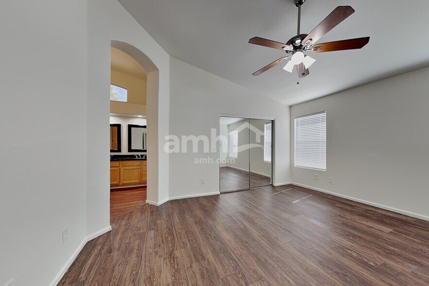 Building Photo - 10262 W Patrick Ln