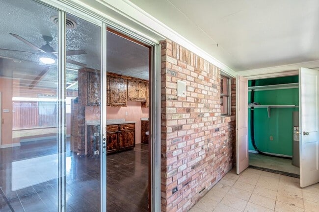 Building Photo - 207 S Temple St