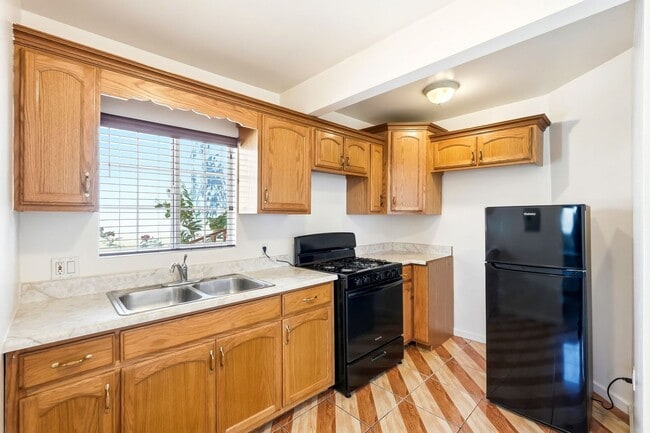 Building Photo - O'SULLIVAN