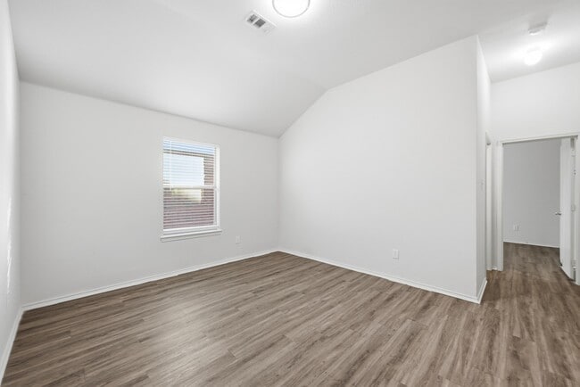 Building Photo - 518 Niagara Falls Dr