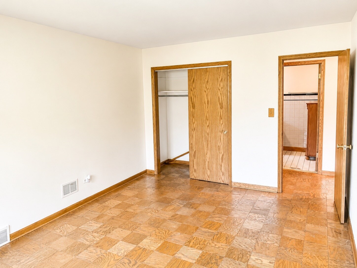 Building Photo - 4913 Prospect Ave