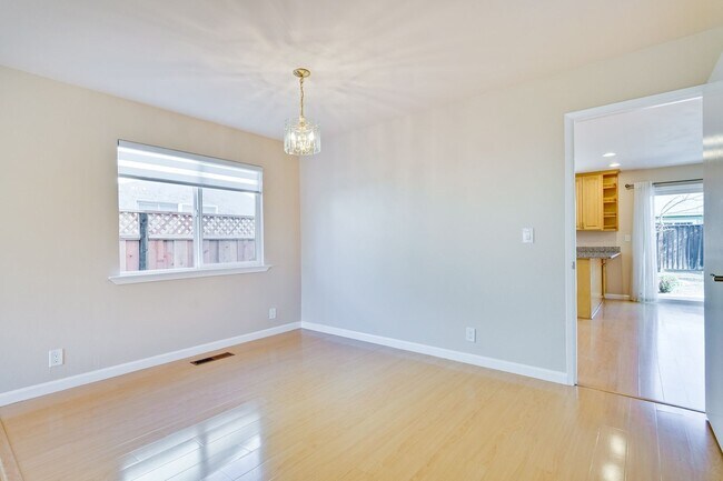 Building Photo - Charming 1,780 Sq Ft 4 bedroom 2 bath home in South San Jose