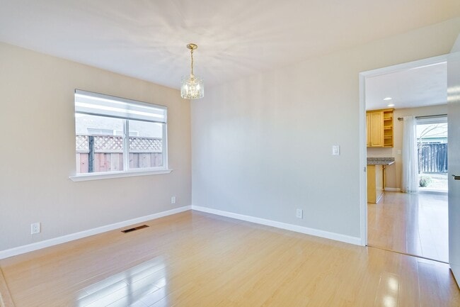 Building Photo - Spacious 1780 Sq Ft -  4b2b home in South San Jose