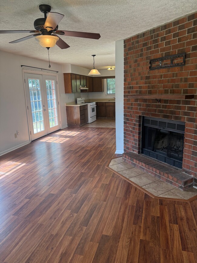 Building Photo - 209-p209 Garden Cir