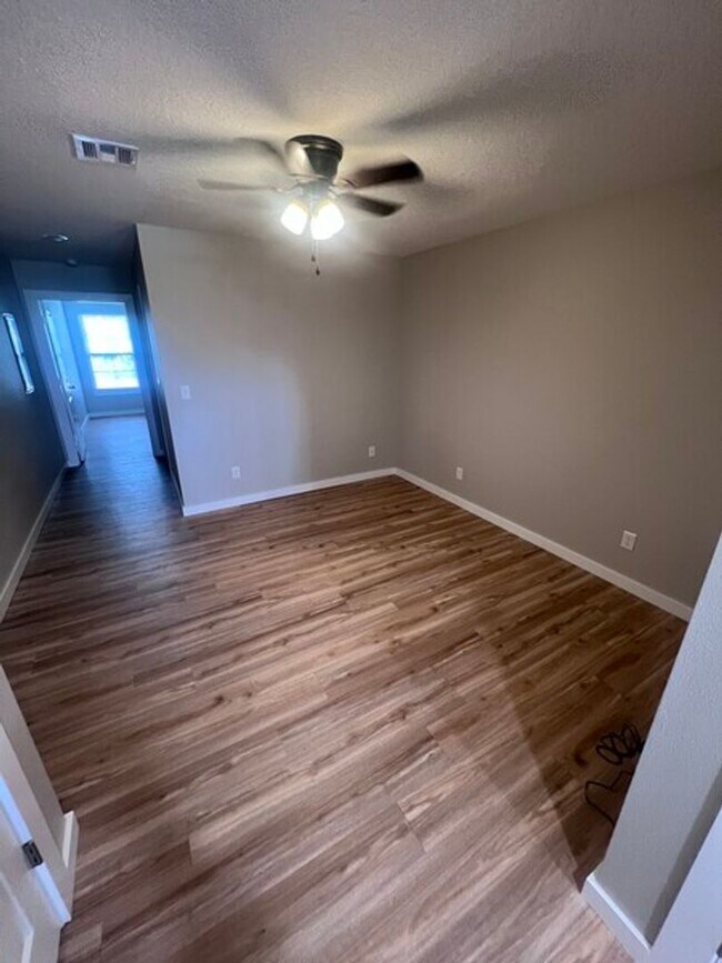 Building Photo - One Bedroom at Limestone Estates