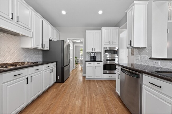 Building Photo - 3329 Oak Dale Way