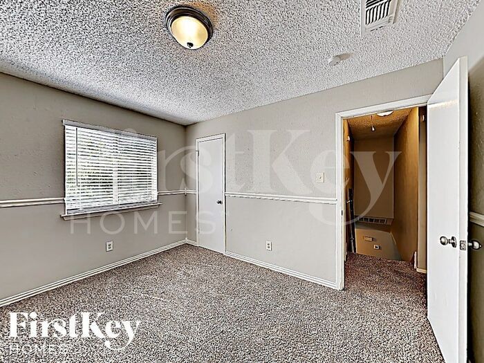 Building Photo - 7505 Evergreen Dr