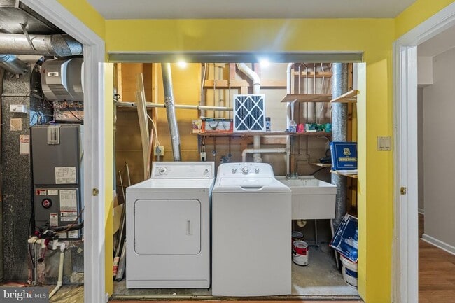 Building Photo - 7724 Bristol Square Ct