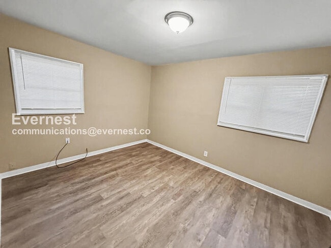 Building Photo - 252 Meadowdale Ave