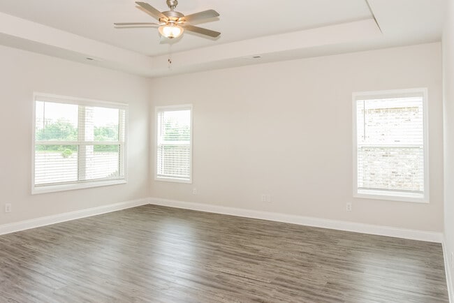 Building Photo - Beautiful Huntsville 3 Bedroom
