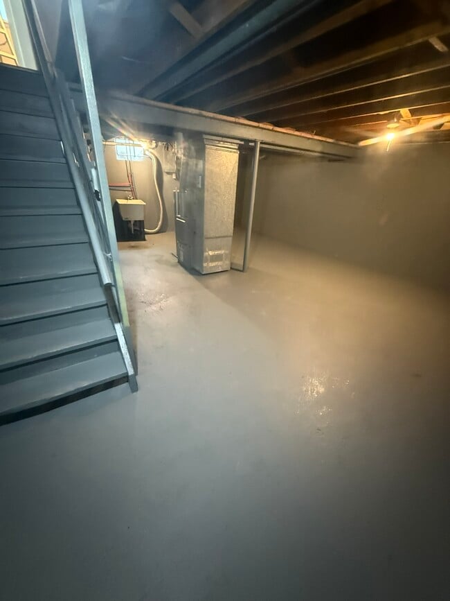Building Photo - 105 S Christine Cir