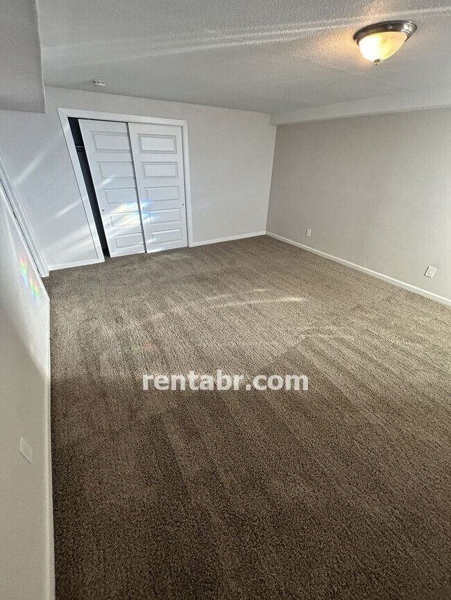 Building Photo - Modern Garden Level available NOW!!!