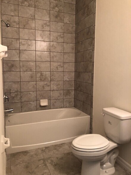 Building Photo - 24484 Zephyr Ct