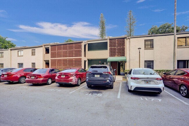 Building Photo - 2Bed/2Bath