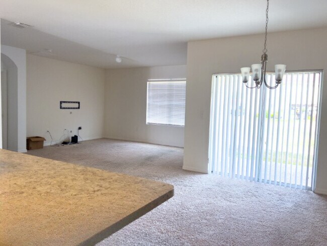 Building Photo - 3052 Sangria St