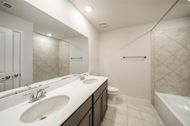 Building Photo - Elegant 4-bedroom 4-bath in McKinney