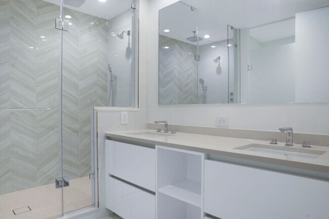 Building Photo - 400 Central Ave