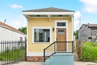 Building Photo - 2009 Governor Nicholls St