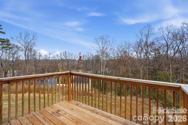 Building Photo - 102 Snyder Ct NE