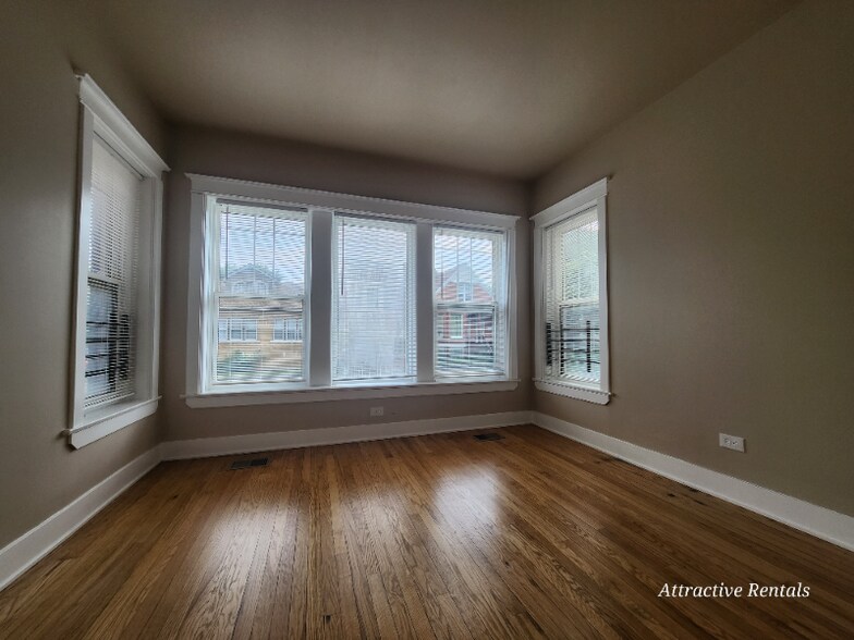 Building Photo - 1434 W Marquette Rd